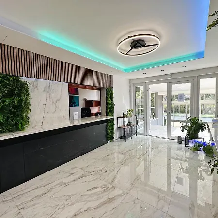 Amity 3* براغ